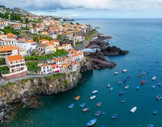 Fluxos migratórios brasileiros em Portugal e Espanha: entre elites, baixa renda e investidores, mudanças legislativas em curso Rio de janeiro