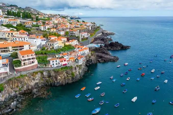 Fluxos migratórios brasileiros em Portugal e Espanha: entre elites, baixa renda e investidores, mudanças legislativas em curso Internacional