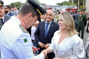 Diretora do Sindjus é condecorada com a Medalha Dom Pedro II pelo Corpo de Bombeiros Militar do Distrito Federal Colunismo Social