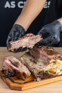 Goiânia terá costela preparada por mais de 12 horas em novo espaço gastronômico Gastronomia