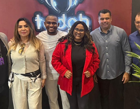 O cantor VJota comemora o sucesso de sua participação na 25ª edição da Expo Cristã Religião