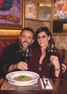 Isaac Azar lança livro com as receitas emblemáticas do Paris 6 Colunismo Social