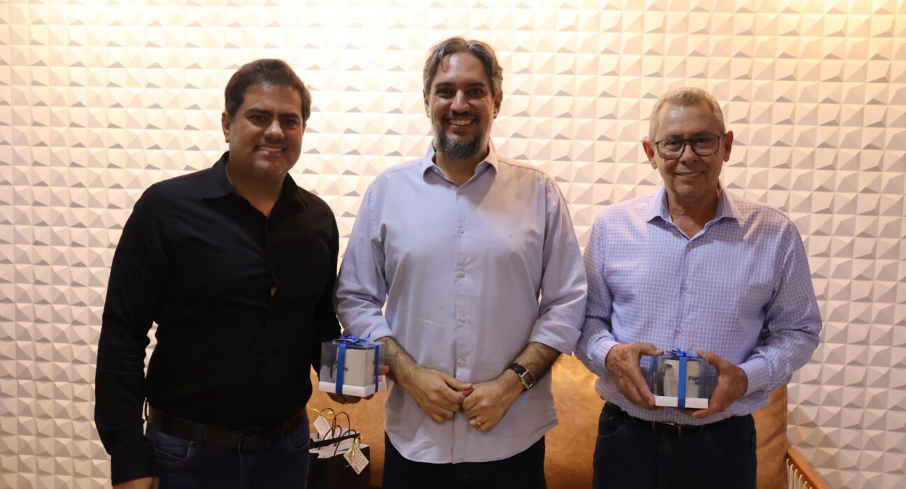 Prefeitos de Nova Crixás e Uruaçu mostram como gestão eficiente e coragem estão mudando o interior de Goiás Prefeitos de Nova Crixás e Uruaçu mostram como gestão eficiente e coragem estão mudando o interior de Goiás Fala Prefeito