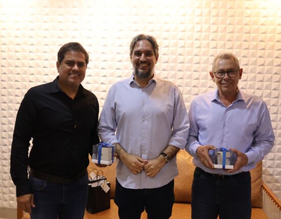 Prefeitos de Nova Crixás e Uruaçu mostram como gestão eficiente e coragem estão mudando o interior de Goiás Prefeitos de Nova Crixás e Uruaçu mostram como gestão eficiente e coragem estão mudando o interior de Goiás Fala Prefeito