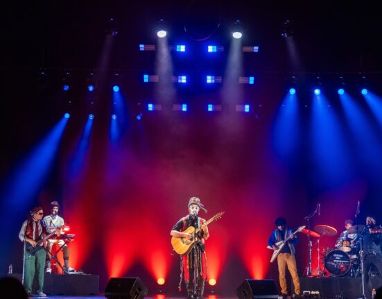 Turnê O Reenconro, da banda o Teatro Mágico, volta ao RJ para uma única apresentação Cultura