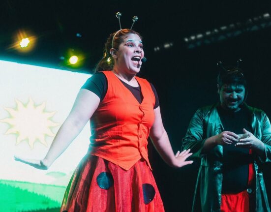 Lúcia já vou indo: a doce jornada de uma lesma ganha os palcos do Teatro Brasília Shopping