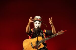 Turnê O Reenconro, da banda o Teatro Mágico, volta ao RJ para uma única apresentação Cultura