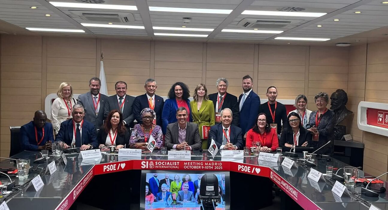 Carlos Lupi, na Internacional Socialista, defende a Soberania Nacional. Rio de janeiro
