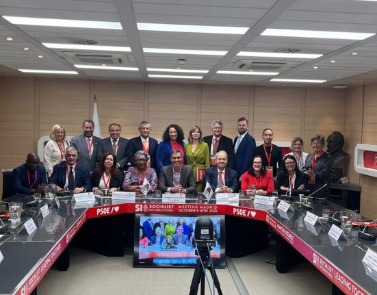 Carlos Lupi, na Internacional Socialista, defende a Soberania Nacional. Rio de janeiro
