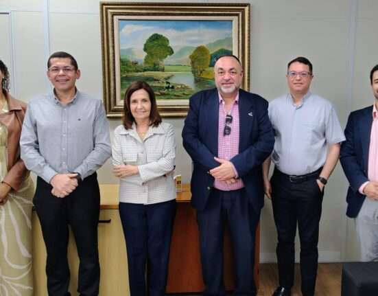 Martha Rocha recebeu o Prior da Província Carmelitana Fluminense, Frei Adailson Quintino construção