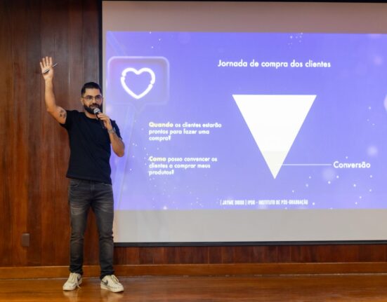 TikTok Shop transforma o Brasil em laboratório mundial do social commerce, analisa especialista Colunismo Social
