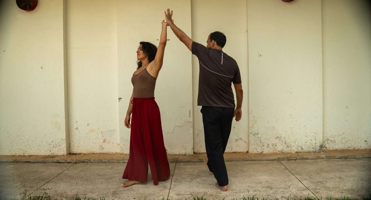Com inscrições abertas, a iniciativa une dança, audiovisual e teatro para o desenvolvimento de autonomia e criação artística Artes