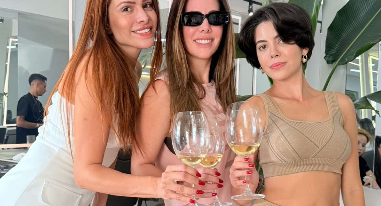 Mulheres criam o hábito de se reunir em salão de beleza para autocuidado em Goiânia Beleza