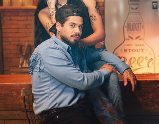 Entre rumores com Ana Castela e novo estilo, Zé Felipe vira assunto na web — saiba quem assina a transformação Eventos