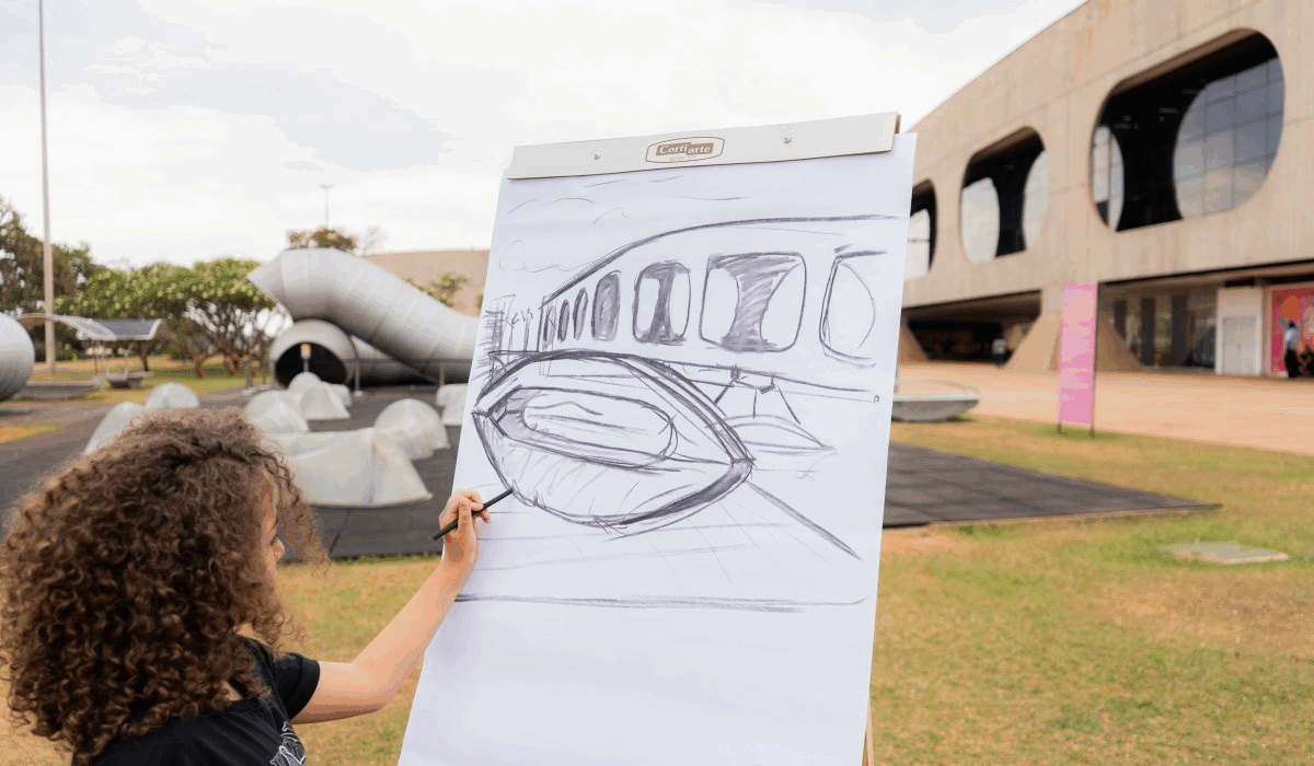 Rolê Cultural Educativo celebra infância com brincadeiras ao ar livre no CCBB Brasília Cultura