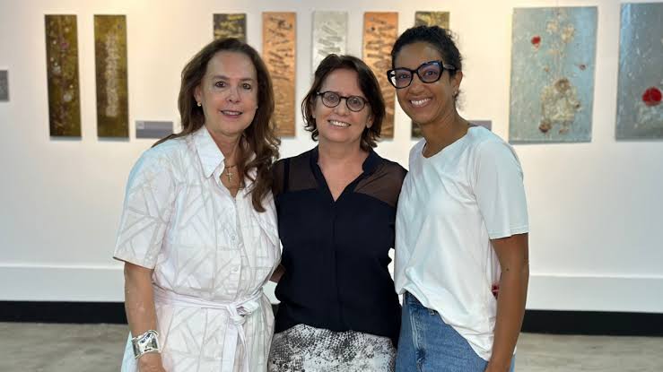 Visita guiada encanta grupo de deficientes visuais na mostra Sensibilità Exposição