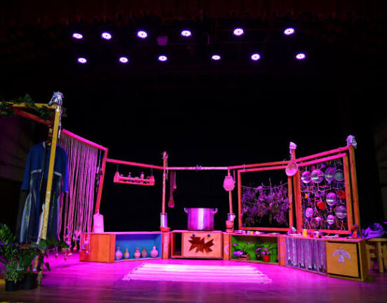 Chapeuzinho Esfarrapado volta a Brasília em sessão única no Dia das Crianças Dia das Crianças