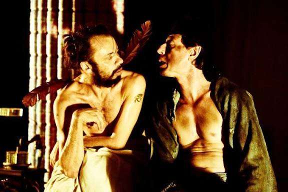 CCBB Brasília apresenta o espetáculo Velhos caem do céu como canivetes Teatro