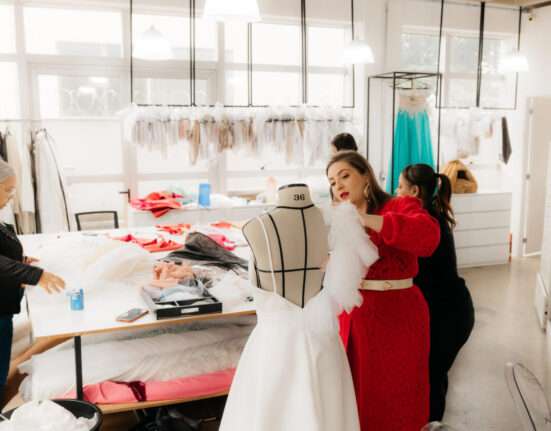 Semana de moda em Paris, especialista em alta costura e design emocional analisa as noivas Oficinas