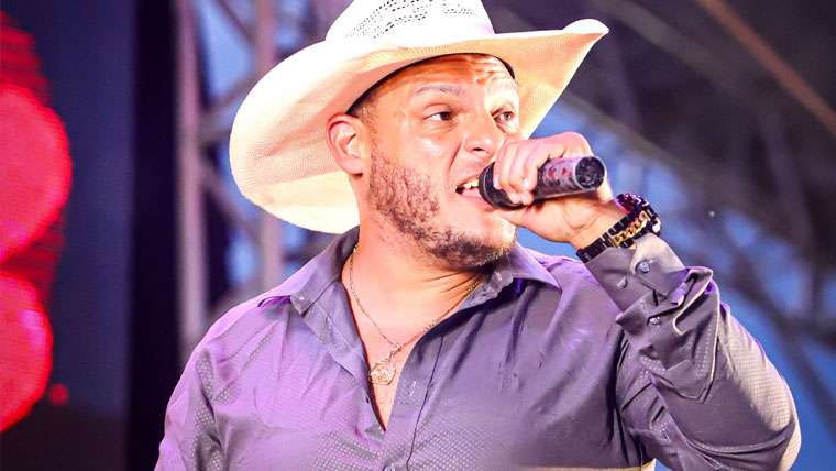 "Da MPB ao Sertanejo", a jornada de Raphael Barreiro um artista em busca de seu espaço claudelopes70