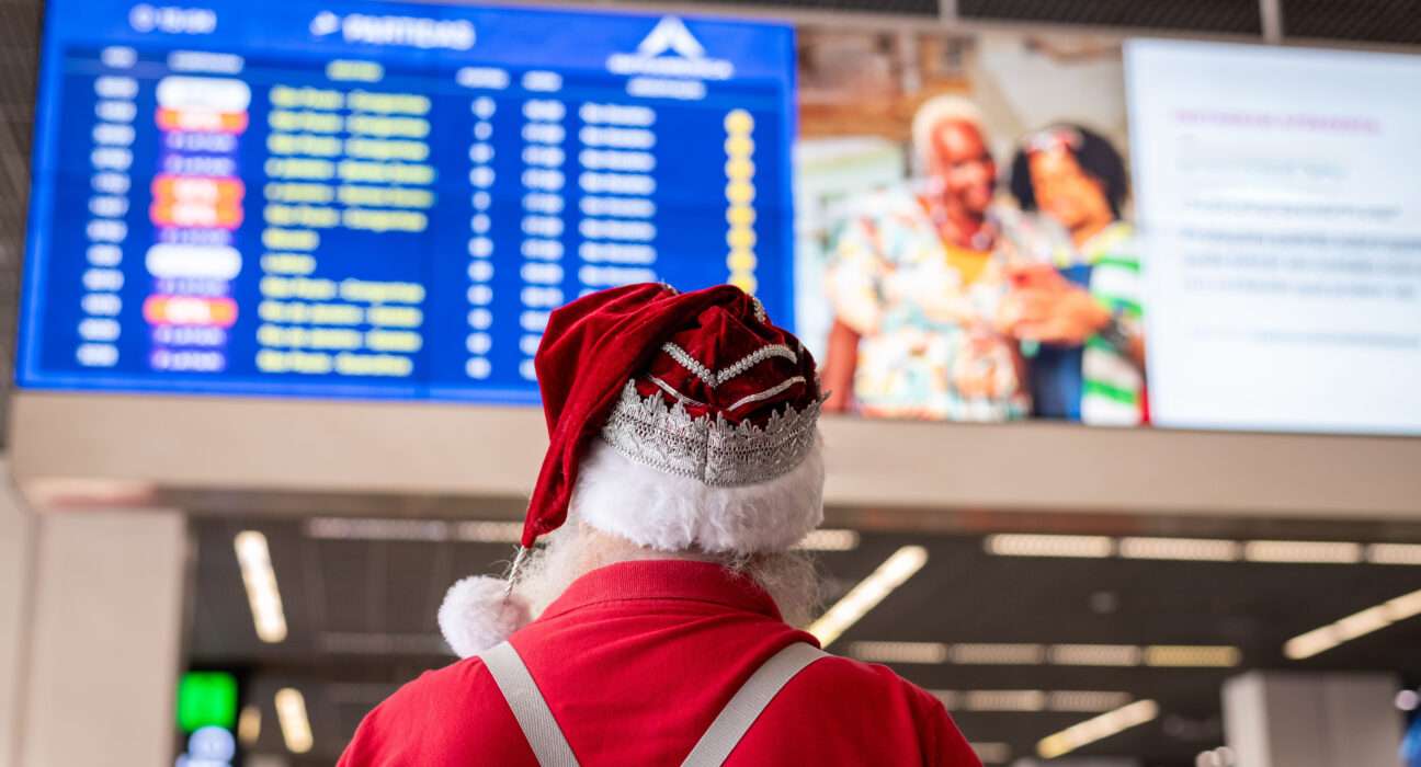 Chegada do Papai Noel inaugura o Natal de Prata no Taguatinga Shopping Natal