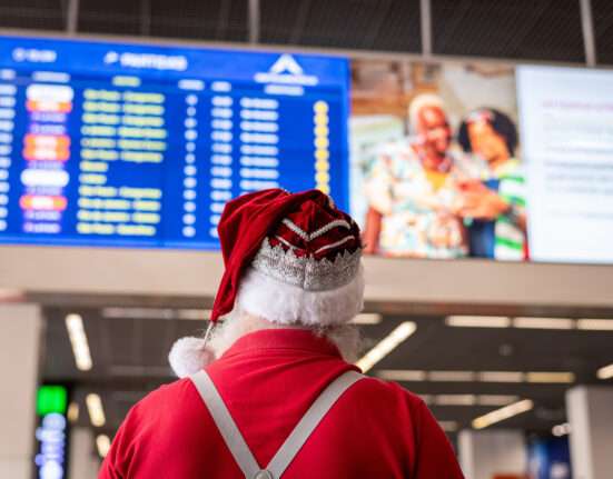 Chegada do Papai Noel inaugura o Natal de Prata no Taguatinga Shopping Natal