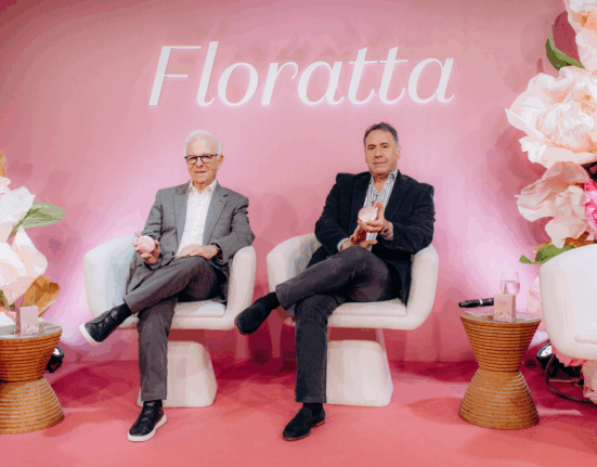 Com técnica proprietária, o Boticário traduz o perfume de aromas de flores vivas em nova fragrância Natal