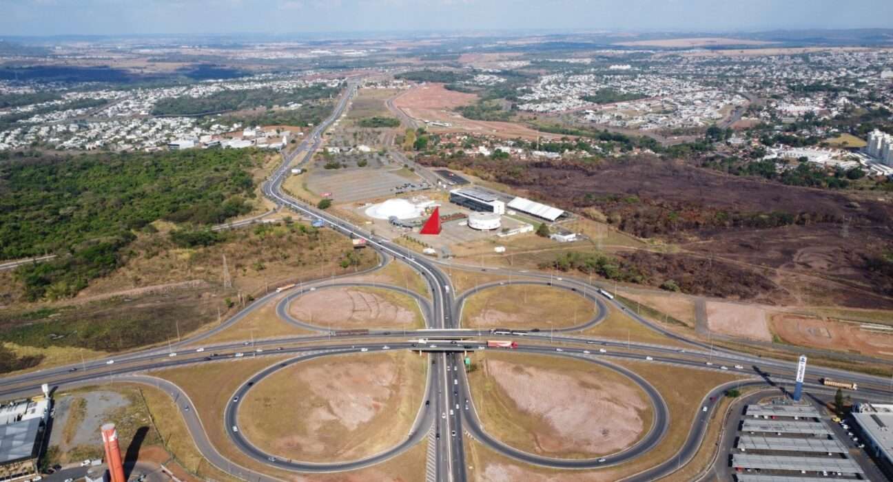 Linha de condomínios pioneira na GO-020, Portal do Sol celebra 25 anos construção