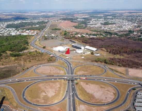 Linha de condomínios pioneira na GO-020, Portal do Sol celebra 25 anos construção