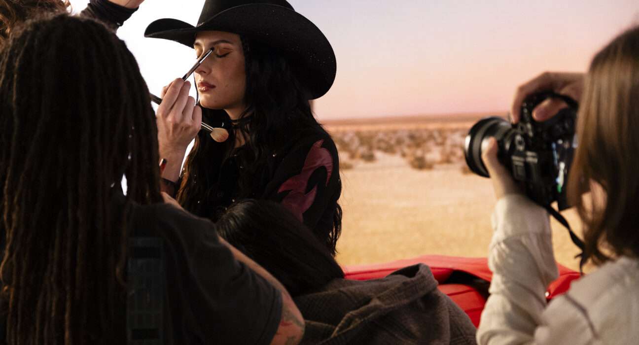 Ana Castela lança primeira coleção de maquiagem com a Avon Celebridades