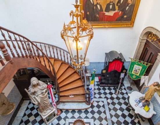 Celebração de Nossa Senhora das Graças, na igrejinha da Rua do Ouvidor Empreendimentos de Luxo