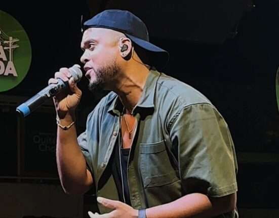 Cria de Madureira, cantor Jeffinho volta às suas raízes e emociona o público com gravação de audiovisual no Império Serrano Rio de janeiro