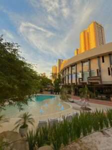 Decanter Wine Jazz movimenta noite na Mostra Morar Mais Goiânia Decoração