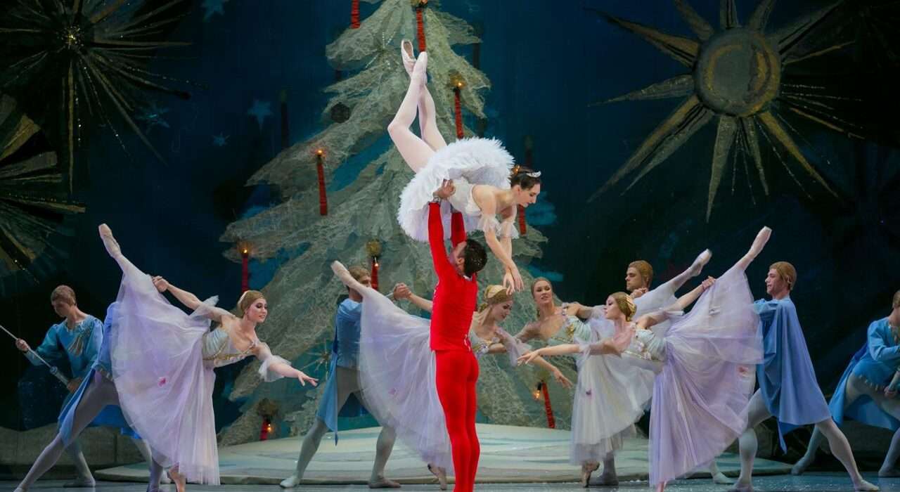 Ballet Clássico São Petersburgo traz ao Brasil “O Quebra-Nozes” com participaççao de Alexander Volchkov dança