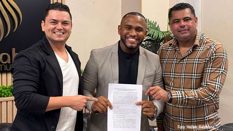 O cantor VJota assina contrato com a gravadora Todah Music Religião