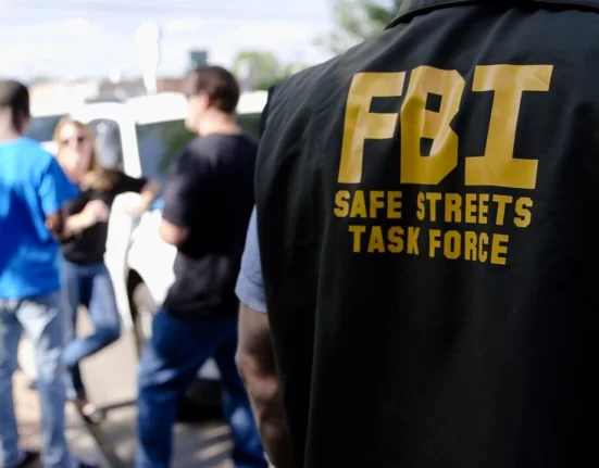 122 crianças desaparecidas foram localizadas na Flórida, diz o FBI. Artes