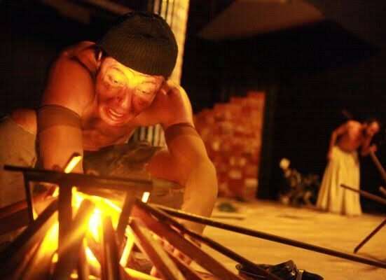 CCBB Brasília apresenta o espetáculo Velhos caem do céu como canivetes Rio de janeiro