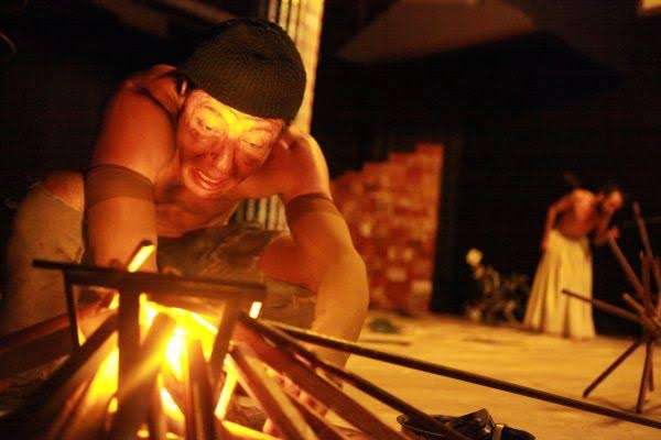 CCBB Brasília apresenta o espetáculo Velhos caem do céu como canivetes Artes