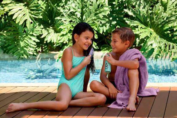 Pronto para as férias? Naturé lança linha completa de pós-praia e piscina além de sabonete 'slime' para transformar o banho em diversão bem-estar