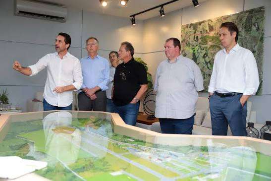Vice-governador, prefeitos, secretários, deputados, vereadores e grandes empresários visitam obras do Antares Polo Aeronáutico, na segunda-feira Fala Prefeito