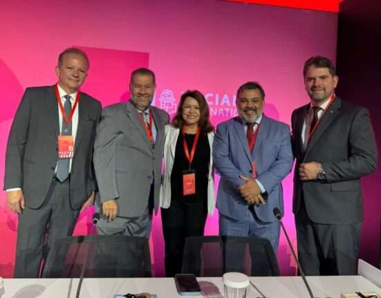 Lupi participa da reunião da Internacional Socialista, em Malta, na Europa. Rio de janeiro
