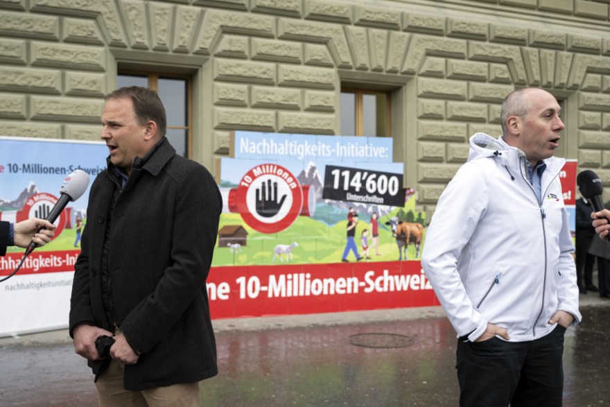 Senado suíço rejeita iniciativa popular para limitar a imigração Internacional