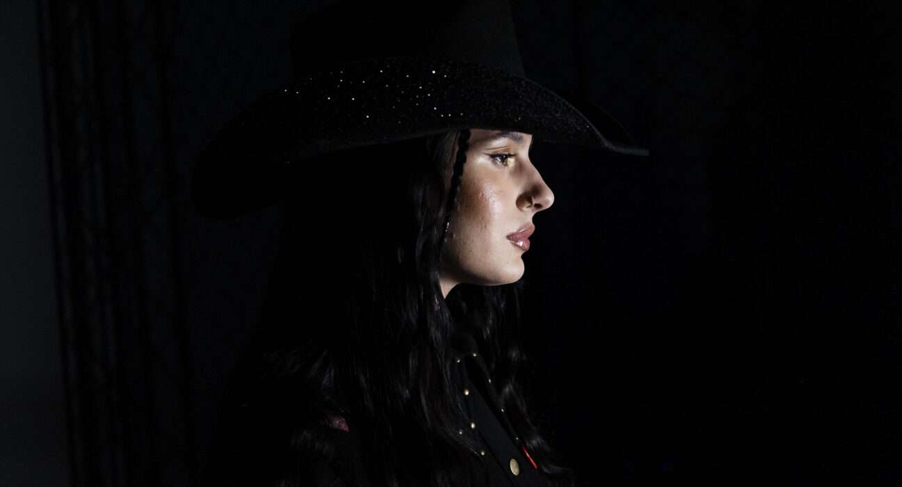 Aprenda os três passos para reproduzir a make da Ana Castela Celebridades