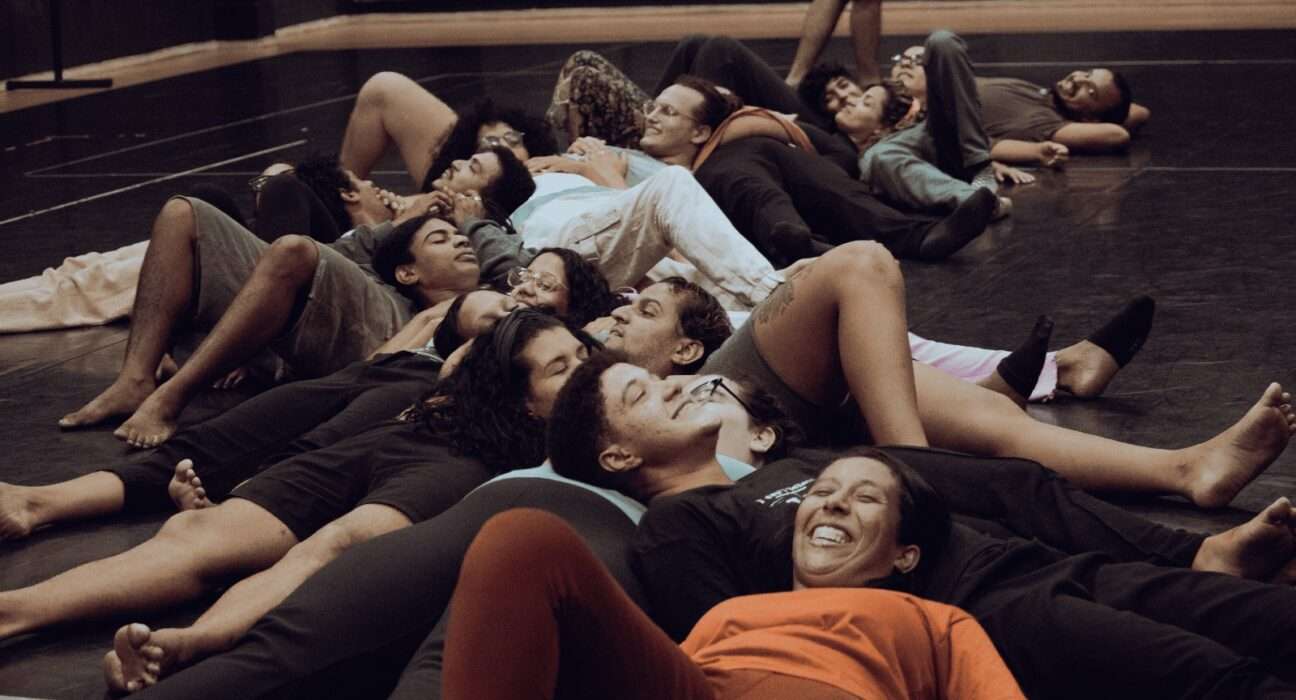 Desestressa Dançando une práticas artísticas e saúde em oficinas gratuitas Saúde