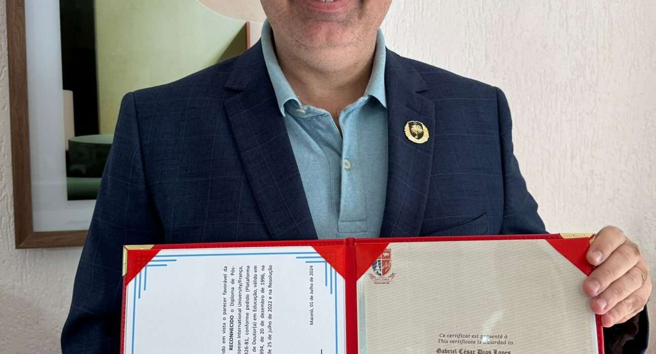 “O Homem dos Dois Doutorados: a Notável Conquista do Dr. Gabriel Lopes” Notícias