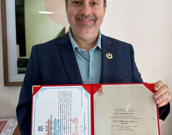 “O Homem dos Dois Doutorados: a Notável Conquista do Dr. Gabriel Lopes” Economia