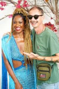 Maria Gal celebra 50 anos e comemora o filme Carolina de Jesus em noite de representatividade Celebridades