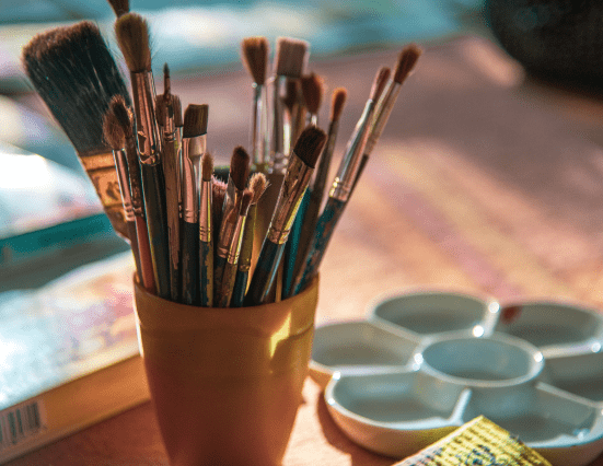 Ateliê do MAB amplia programação nas férias e oferece minicursos gratuitos de bordado e pintura em janeiro Música