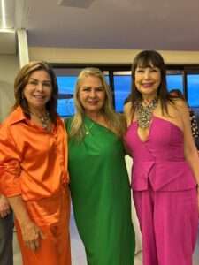 Carmen Bocorny celebra primavera rodeada de amigas Colunismo Social