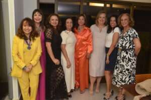 Carmen Bocorny celebra primavera rodeada de amigas Colunismo Social